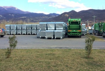 Autoutilitare destinate colectării deșeurilor cât și containere, furnizate în Georgia
